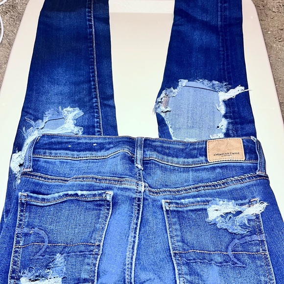 American Eagle Outfitters Women's Dark Blue Distressed Skinny Jeans - Picture 4 of 5